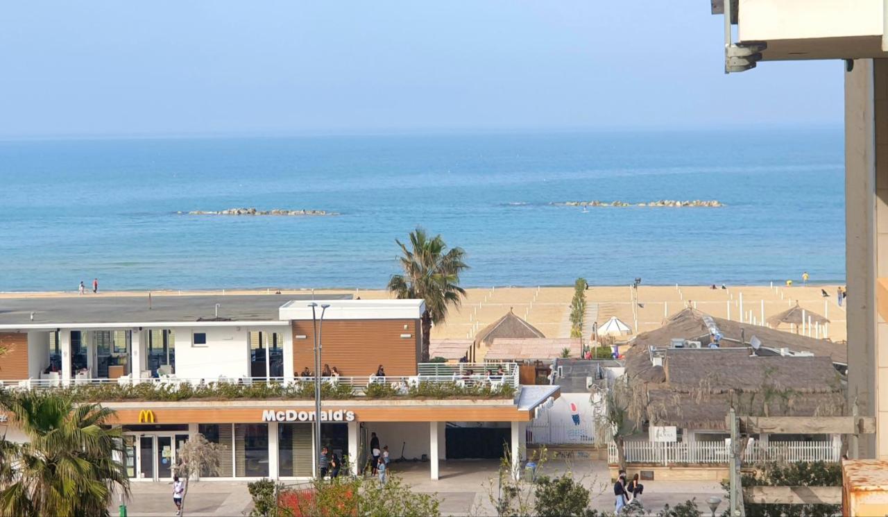 Regina Elena Al Mare Apartment Пескара Екстериор снимка
